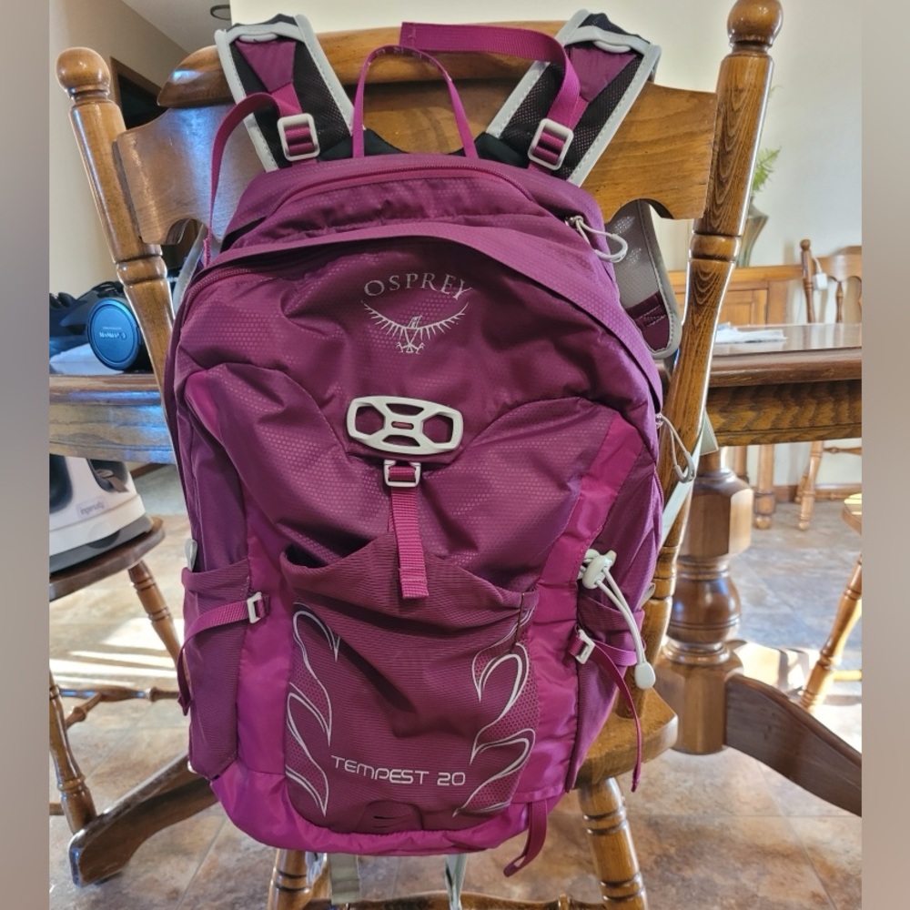 Osprey Tempest 20 Backpack in Magenta